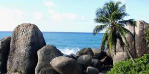 Carana Beach, ein Strand auf Mahé, Seychellen