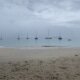 Парусные лодки на пляже Бо Валлон, Сейшельские острова под парусом