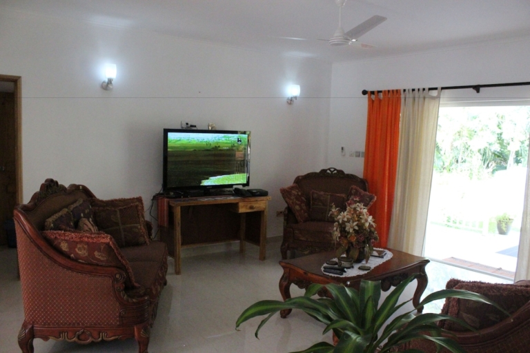 Julie's Holiday Home 8 072a1c09 768x512