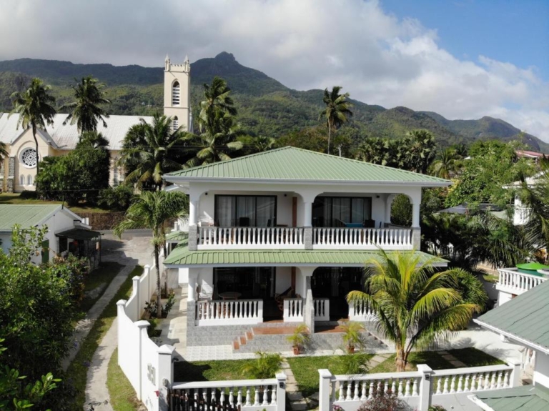 Drake Seaside Studio 11 166037234 768x575