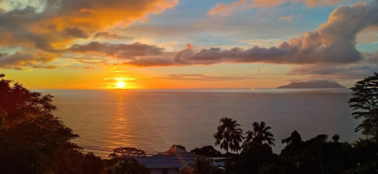 Reve Bleu Residence 24 224842297 1 768x355