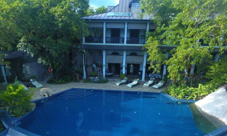 Residence on the Rocks 9 235325632 768x461