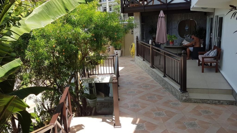 Chez Lorna 10 253904309 768x432