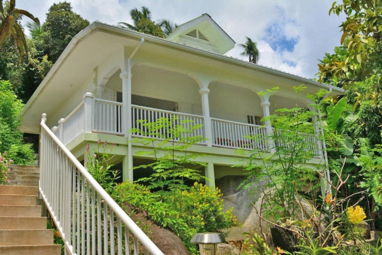 Petit Bay Chalet 12 30406652 768x512