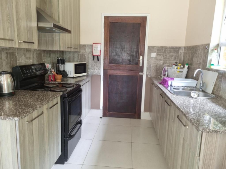 Beau Basin Inn Self-Catering 9 321709799 768x576