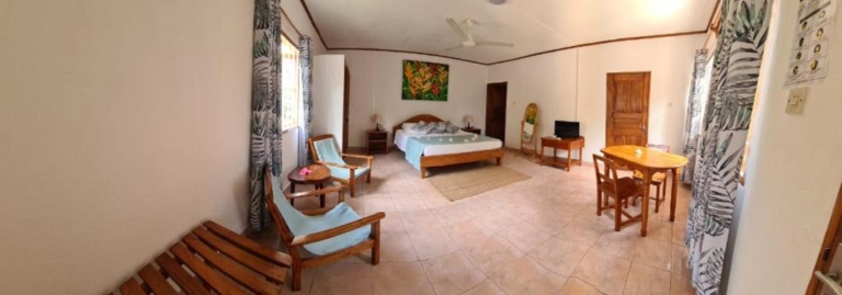 Chez Lester 10 321946296 768x269