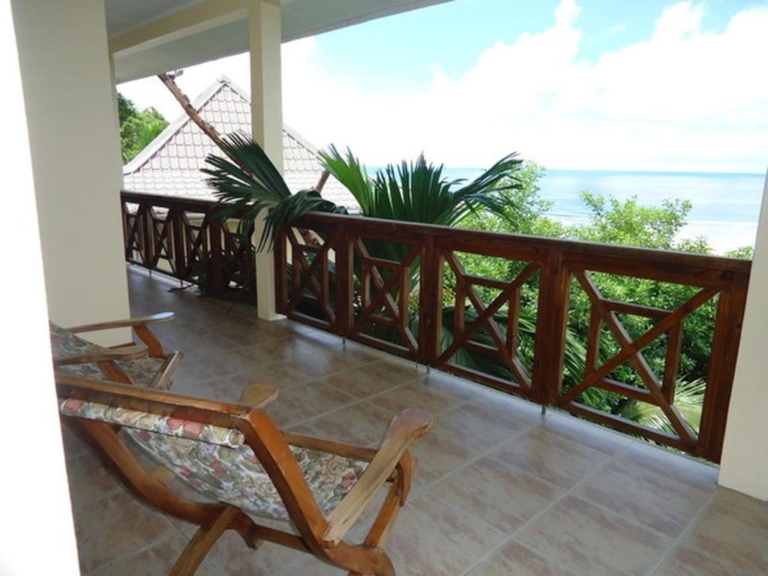 Devon Residence 11 32565475 768x576