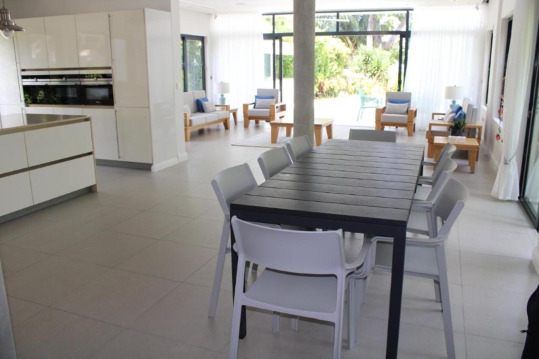 Lyla Beach Villa 8 345634043 1 768x512