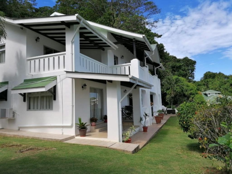 Bottle Palm Villa 9 355400204 768x576