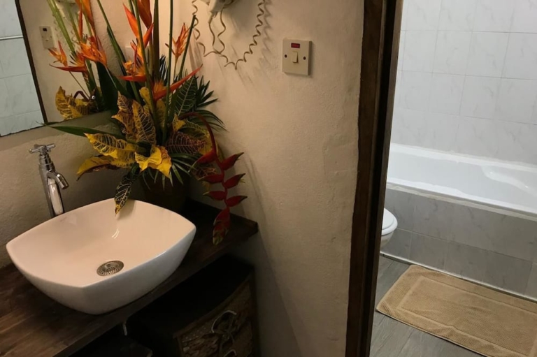 VI Miles Lodge 13 49f5dfc0 z 768x511