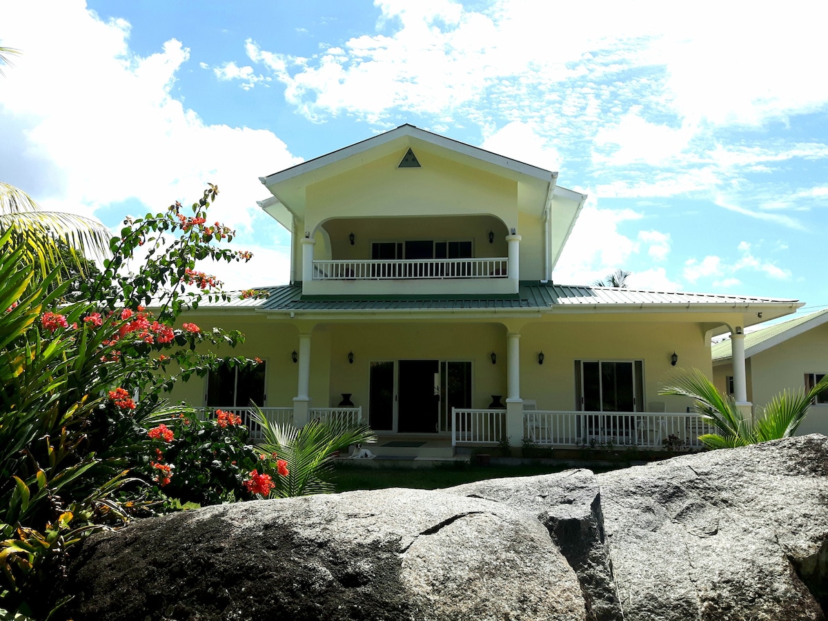 Julie's Holiday Home 6 4c8c0a42