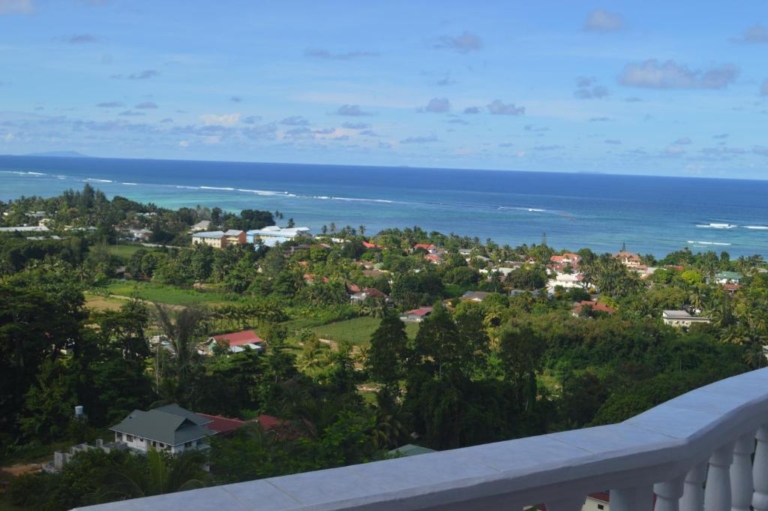 Ocean Panorama 9 98590608 768x511