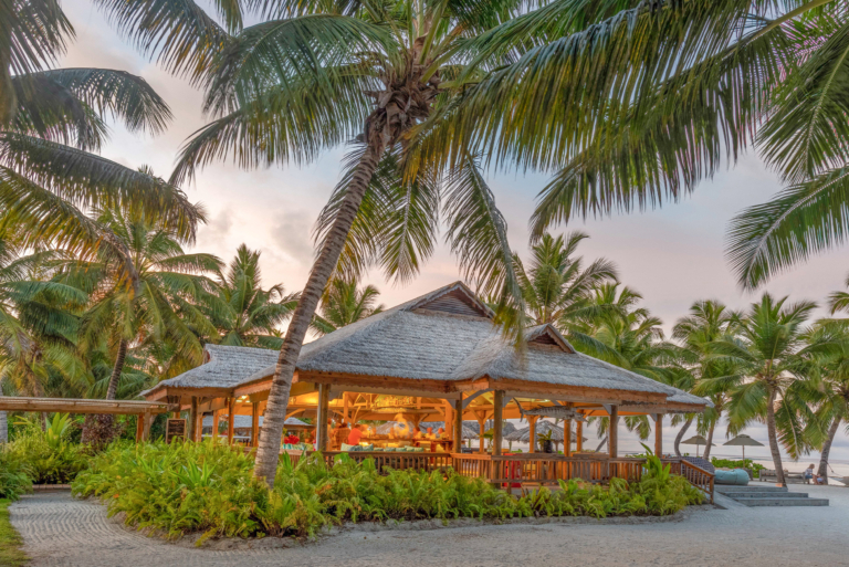 Seiten 1 alphonse island home the island 4col 3rd 66percent 2 photo alphonse island main bar full view 1 768x513