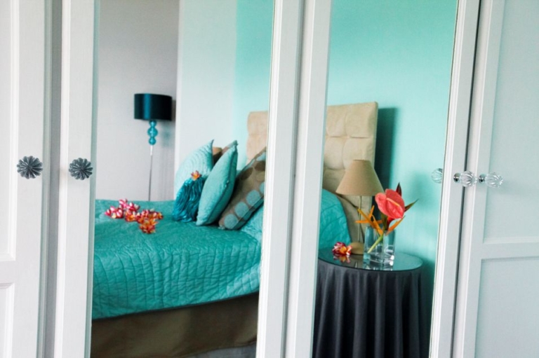 Petit Amour Villa 9 aqua bedroom 768x511