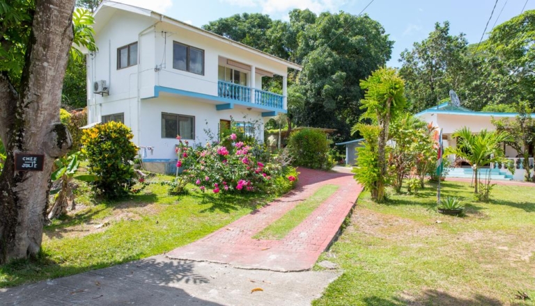 Chez Julie 11 chez julie 0 768x440