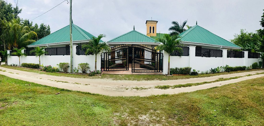 enrance left bungalow