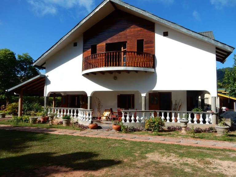 Belle Amie 7 full exterior view2 1469086045 768x576