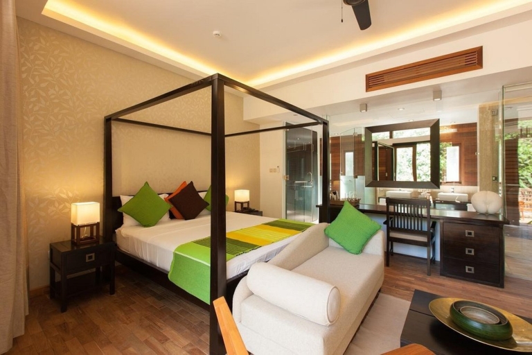 Le Relax Luxury Lodge 8 guest room 768x512