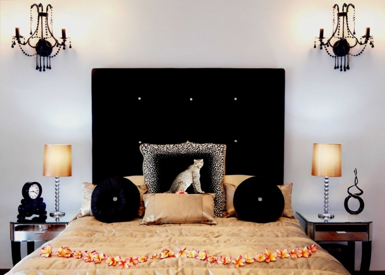 Petit Amour Villa 12 master suite bed 768x549