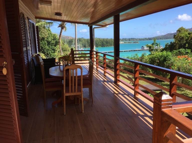 Le Grand Bleu 12 villa 1 balcony jetty 768x573