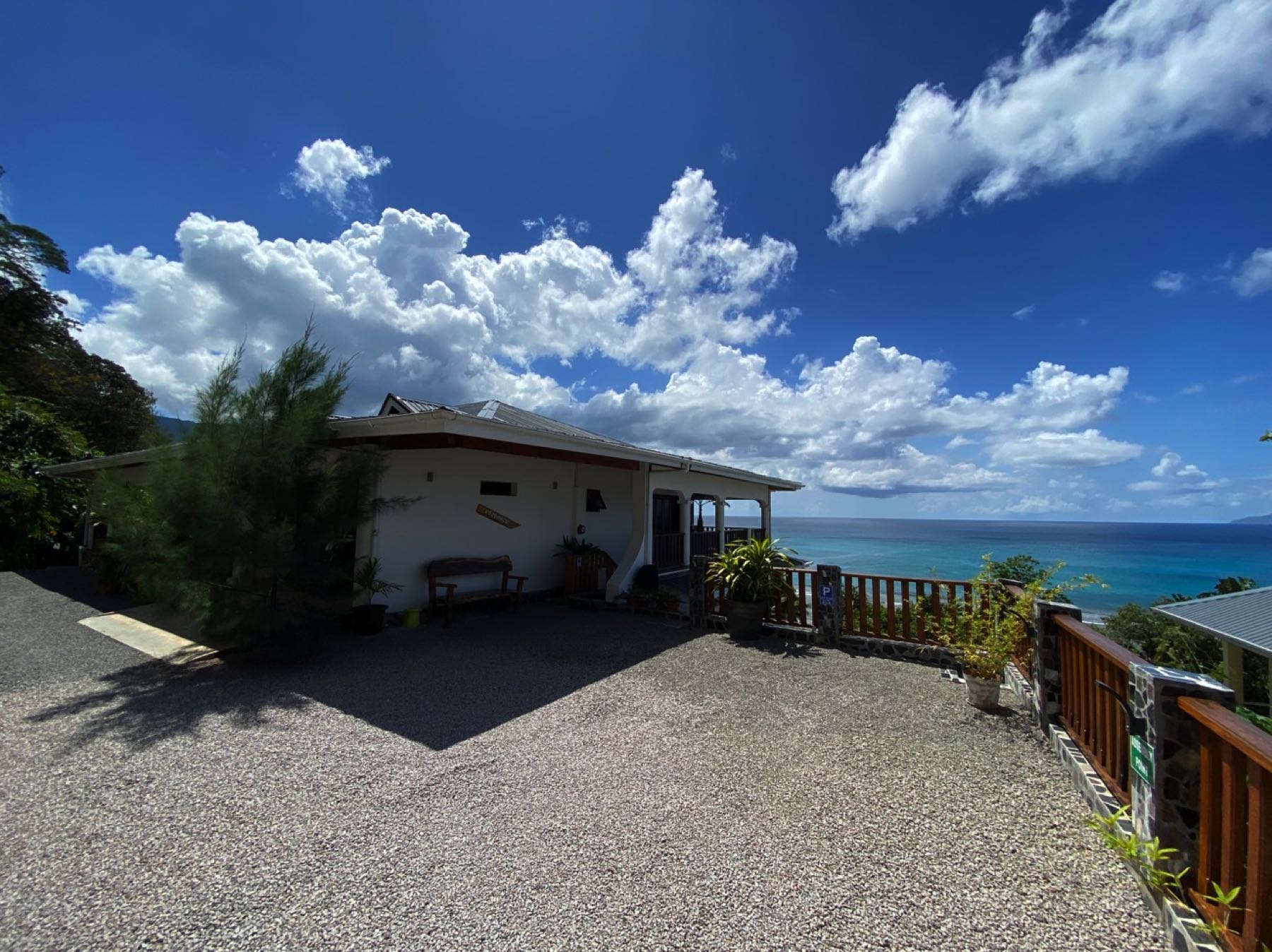 SeyView Apartments 9 SEYVIEWApartments vorplatz 1